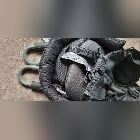 Never Used -- Inglesina Fast Chair/ Portable High Chair - Picture 2 of 5